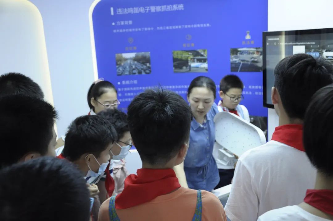 17位蘇州中學(xué)偉長實驗班學(xué)生前來體驗聲學(xué)黑科技