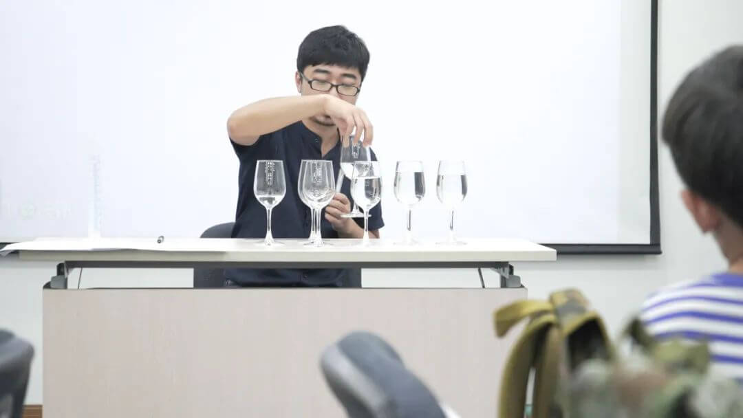 清聽聲學(xué)特邀中國科學(xué)院郝懷寧老師帶領(lǐng)大家開展了各項(xiàng)活動游戲體驗(yàn)