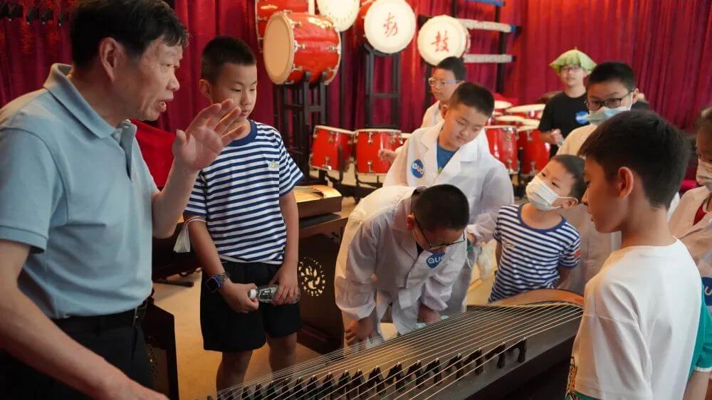 清聽聲學(xué)特邀中國科學(xué)院郝懷寧老師帶領(lǐng)大家開展了各項(xiàng)活動游戲體驗(yàn)